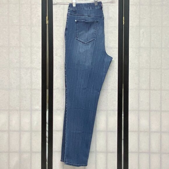 Chico’s So Slimming Girlfriend Ankle Jeans 6 Medium Wash Denim Slim Leg Hi Rise - Picture 6 of 14